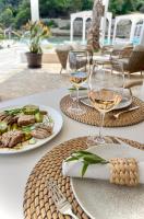 Nápoje v ubytování Kalamota Beach House