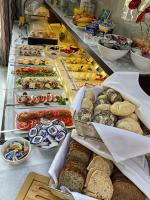 Jedlo v ubytovaní bed & breakfast alebo blízkom okolí