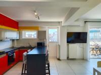 Kuchyň nebo kuchyňský kout v ubytování KYMA Apartments - Athens Acropolis 15