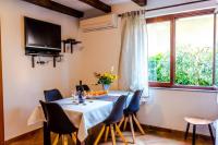 TV a/nebo společenská místnost v ubytování Comfort and affordable apartments Slavica