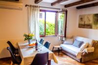 Posezení v ubytování Comfort and affordable apartments Slavica