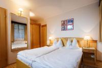 Postel nebo postele na pokoji v ubytování Hotel Maltezský Kříž