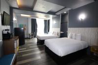 Ein Bett oder Betten in einem Zimmer der Unterkunft Days Inn &amp; Suites by Wyndham Milwaukee