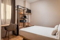 Postel nebo postele na pokoji v ubytování Sunotel Central