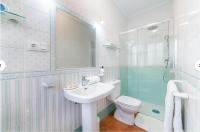 Łazienka w obiekcie Chalet con piscina privada Cortijo Indalo VTAR/AL/00447
