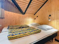 Postel nebo postele na pokoji v ubytování Three-Bedroom Holiday home in Rødby 28
