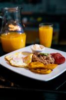 Еда / где поесть недалеко от отеля