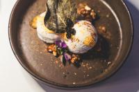 チェファルにあるVilla Totò Resortの食器一皿