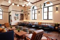 Et opholdsområde på The Postmark Hotel