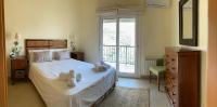A bed or beds in a room at Casa Jazmín Fuentes de Almuñecar