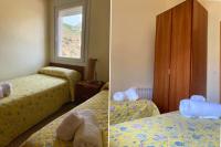 A bed or beds in a room at Casa Jazmín Fuentes de Almuñecar