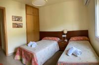 A bed or beds in a room at Casa Jazmín Fuentes de Almuñecar