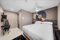Wanderstay Boutique Hotelにあるベッド