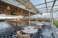 En restaurant eller et andet spisested på Fressotel, Kanakapura Road