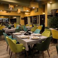 Un restaurante u otro lugar para comer en Hotel Termal Lux & Spa