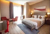 Postel nebo postele na pokoji v ubytování Ramada by Wyndham Istanbul Alibeykoy