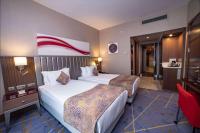Postel nebo postele na pokoji v ubytování Ramada by Wyndham Istanbul Alibeykoy
