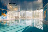 Bazén v ubytovaní MONDI Hotel am Grundlsee alebo v jeho blízkosti