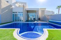 Bazén v ubytování Villa Elisabetta, Luxury Villa with Heated Pool Ocean View in Adeje, Tenerife nebo v jeho okolí