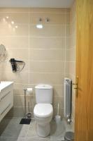 A bathroom at Casa Ozcoidi, acogedor alojamiento con jardín y piscina en el centro de Navarra