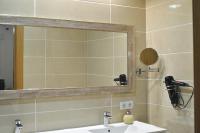 A bathroom at Casa Ozcoidi, acogedor alojamiento con jardín y piscina en el centro de Navarra