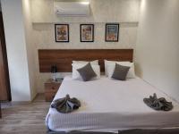 swiss hotel downtownにあるベッド