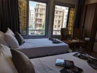 swiss hotel downtownにあるベッド