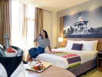 Grosvenor Hotel Adelaide by Accorにあるベッド
