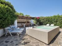 Bazén v ubytovaní Holiday Home Shardana by Interhome alebo v jeho blízkosti