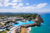 une vue aérienne du complexe et de l'océan dans l'établissement Timeless Luxury Villa-Ocean View 3BRM-5Bath-Pool, à San Felipe de Puerto Plata