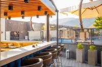 Cảnh núi rừng hoặc tầm nhìn ra núi từ khách sạn căn hộ