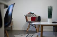 Televízia a/alebo spoločenská miestnosť v ubytovaní Pyrotima Apartments