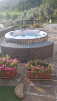 Bazén v ubytovaní Il Moraiolo - Idromassaggio & Sauna con vista! alebo v jeho blízkosti