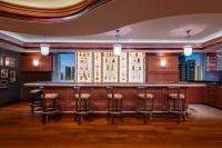 El salón o zona de bar de Marriott Marquis City Center Doha Hotel