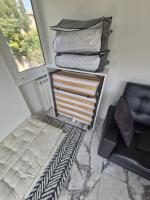 Posedenie v ubytovaní T2 neuf centre ville Saint Raphaël avec terrasse et parking gratuit, kit linge et serviettes offerts ,prés de la plage et commerces!