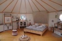 Łóżko lub łóżka w pokoju w obiekcie Gerhardhof - Zimmer Glamping Camping