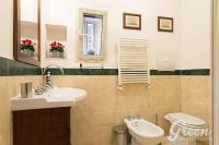 A bathroom at Green Apartments Rome