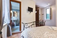 A bed or beds in a room at Green Apartments Rome