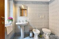 A bathroom at Green Apartments Rome