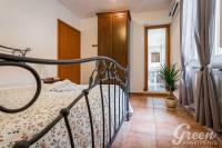A bed or beds in a room at Green Apartments Rome