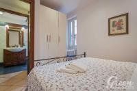 A bed or beds in a room at Green Apartments Rome