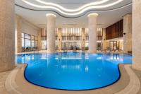 The swimming pool at or close to Radisson Blu Hotel Trabzon