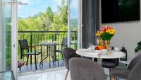 Balkón alebo terasa v ubytovaní Wonder Home - Apartamenty w malowniczej okolicy, z balkonami i widokiem na góry