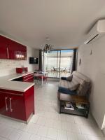 Kuchyň nebo kuchyňský kout v ubytování Appartement grande terrasse Climatisé