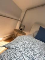 Posteľ alebo postele v izbe v ubytovaní Mia Airport studio apartment - 0-24h Self check in&out - Parking on site