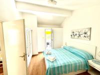 Posteľ alebo postele v izbe v ubytovaní Apartments by the sea Sukosan, Zadar - 5819