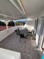 Balkón alebo terasa v ubytovaní Apartments with parking spaces Razanj, Rogoznica - 17328