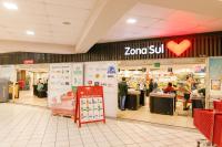 Mares Suítes by Angra Beach - Piratas Residence في انغرا دوس ريس: متجر زونا صن في مركز تجاري