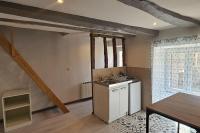 Kuchnia lub aneks kuchenny w obiekcie STUDIO DANS LA BRENNE !