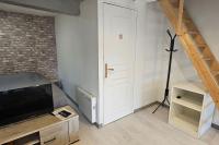 Telewizja i/lub zestaw kina domowego w obiekcie STUDIO DANS LA BRENNE !